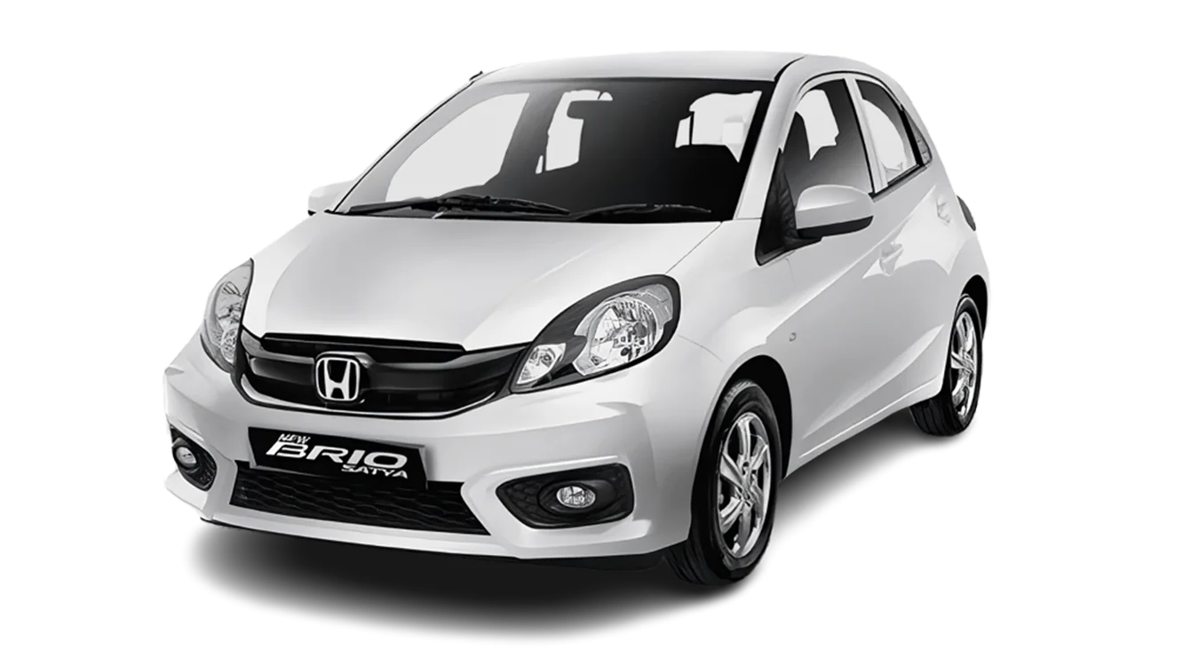 Honda Brio silver untuk sewa mobil harian di Medan bersama F One Rentcar